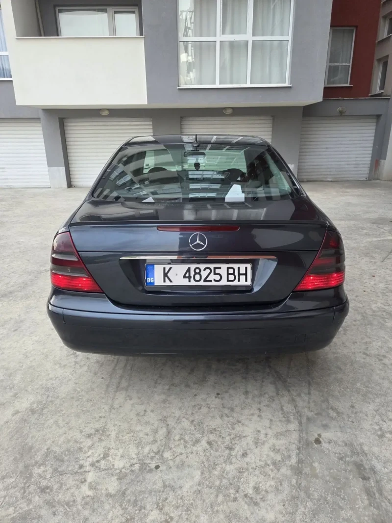 Mercedes-Benz E 220, снимка 7 - Автомобили и джипове - 52288573