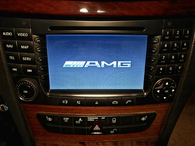 Mercedes-Benz E 220, снимка 3 - Автомобили и джипове - 52288573