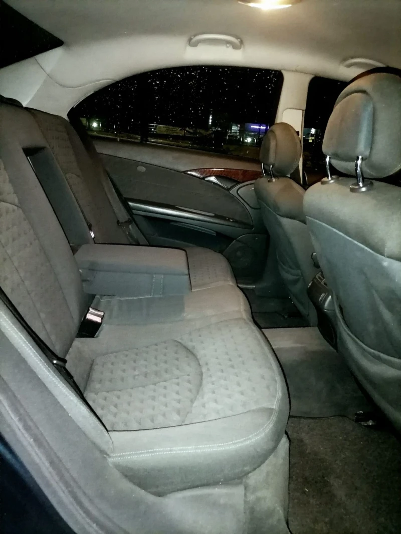 Mercedes-Benz E 220, снимка 17 - Автомобили и джипове - 52288573