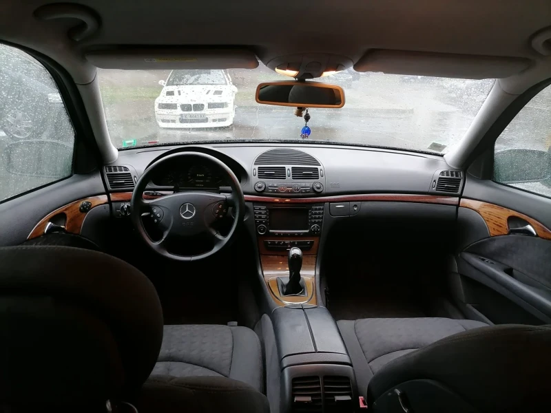 Mercedes-Benz E 220, снимка 14 - Автомобили и джипове - 52288573