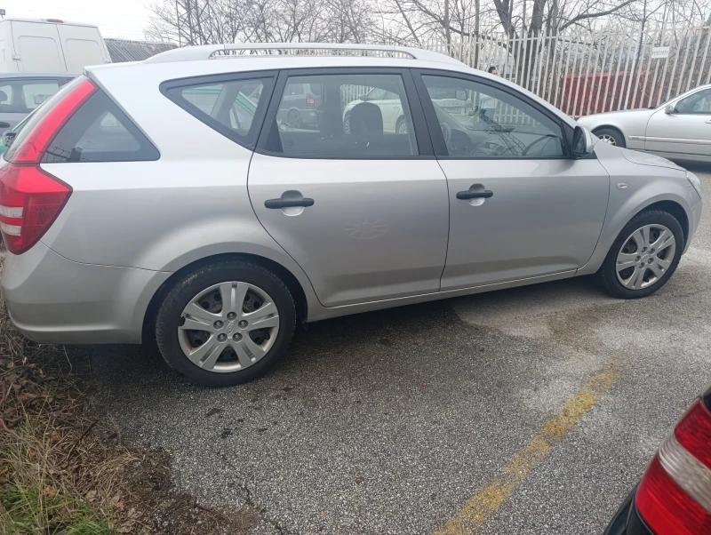 Kia Ceed 1.4i, снимка 4 - Автомобили и джипове - 52859051