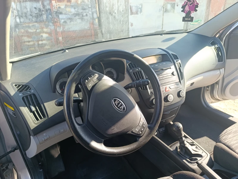Kia Ceed 1.4i, снимка 6 - Автомобили и джипове - 52859051