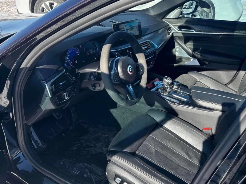 BMW 550 M550i xDrive| SWAROWSKI| B&W| HUD| DISTRONIC| 360, снимка 7 - Автомобили и джипове - 53557962