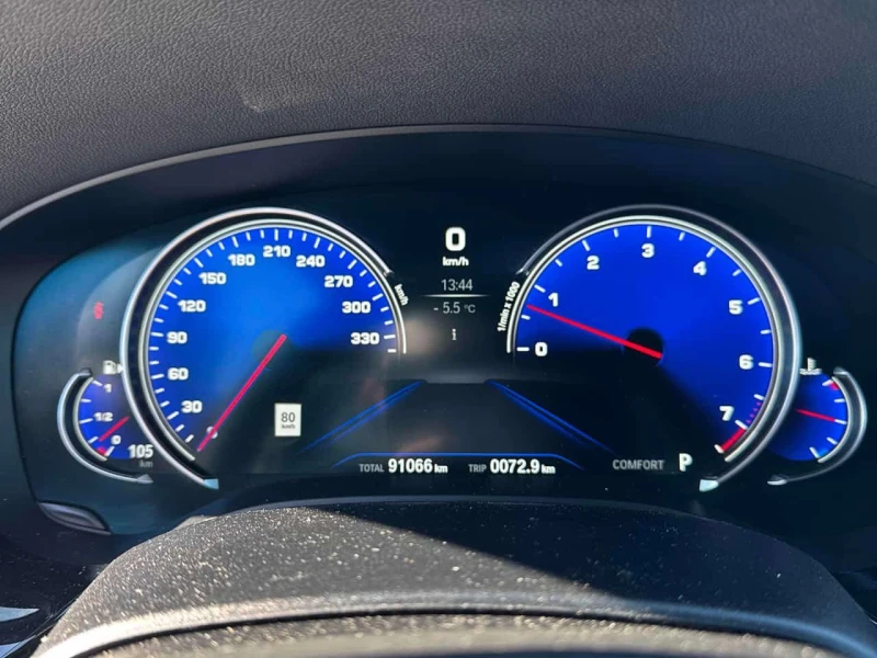 BMW 550 M550i xDrive| SWAROWSKI| B&W| HUD| DISTRONIC| 360, снимка 8 - Автомобили и джипове - 53557962