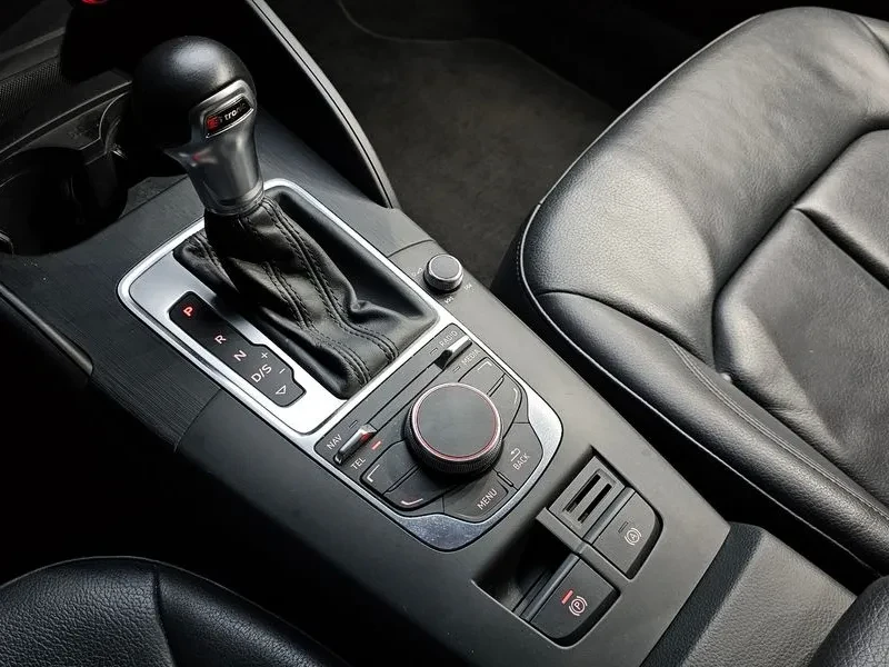 Audi A3 1.6 TDI, снимка 9 - Автомобили и джипове - 54125529