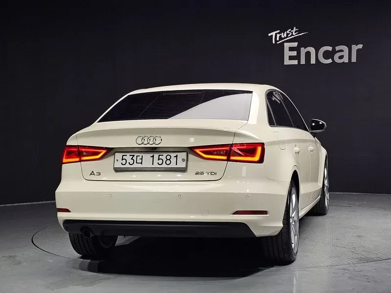 Audi A3 1.6 TDI, снимка 4 - Автомобили и джипове - 54125529