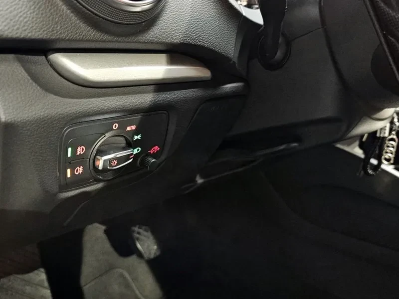 Audi A3 1.6 TDI, снимка 14 - Автомобили и джипове - 54125529