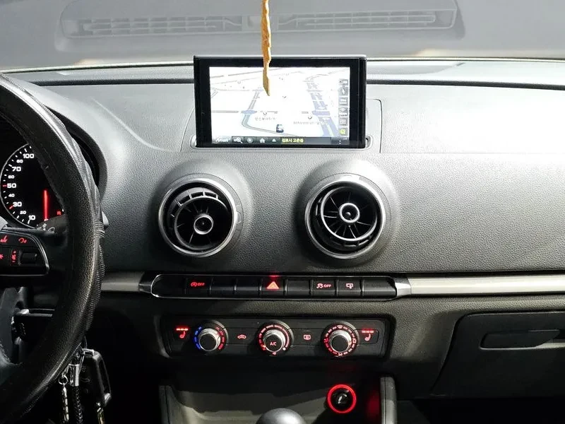 Audi A3 1.6 TDI, снимка 16 - Автомобили и джипове - 54125529