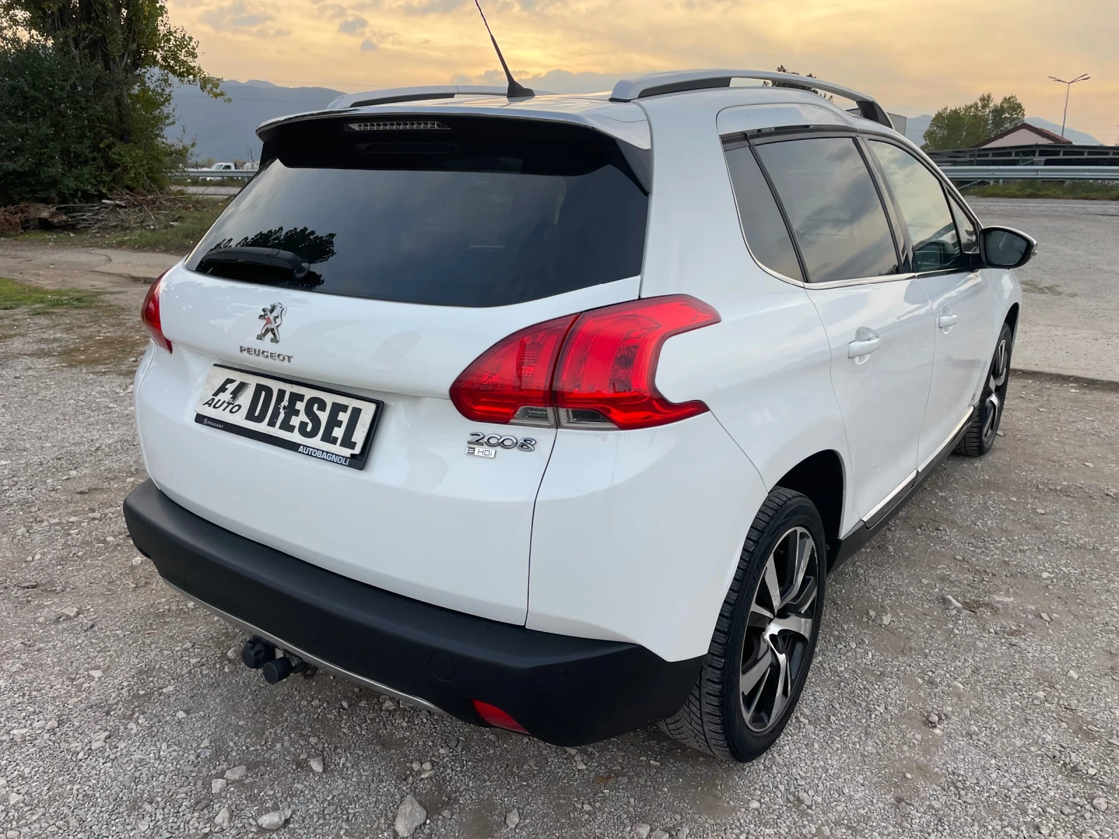 Peugeot 2008 1.6HDI-NAVI-LED-ITALIA - изображение 8