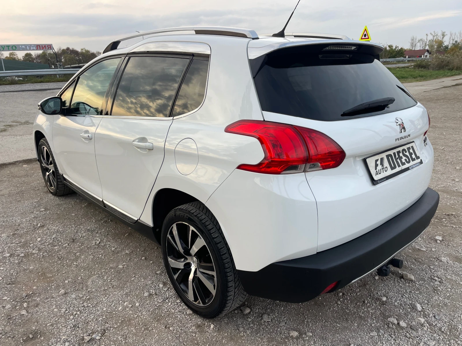 Peugeot 2008 1.6HDI-NAVI-LED-ITALIA - изображение 10