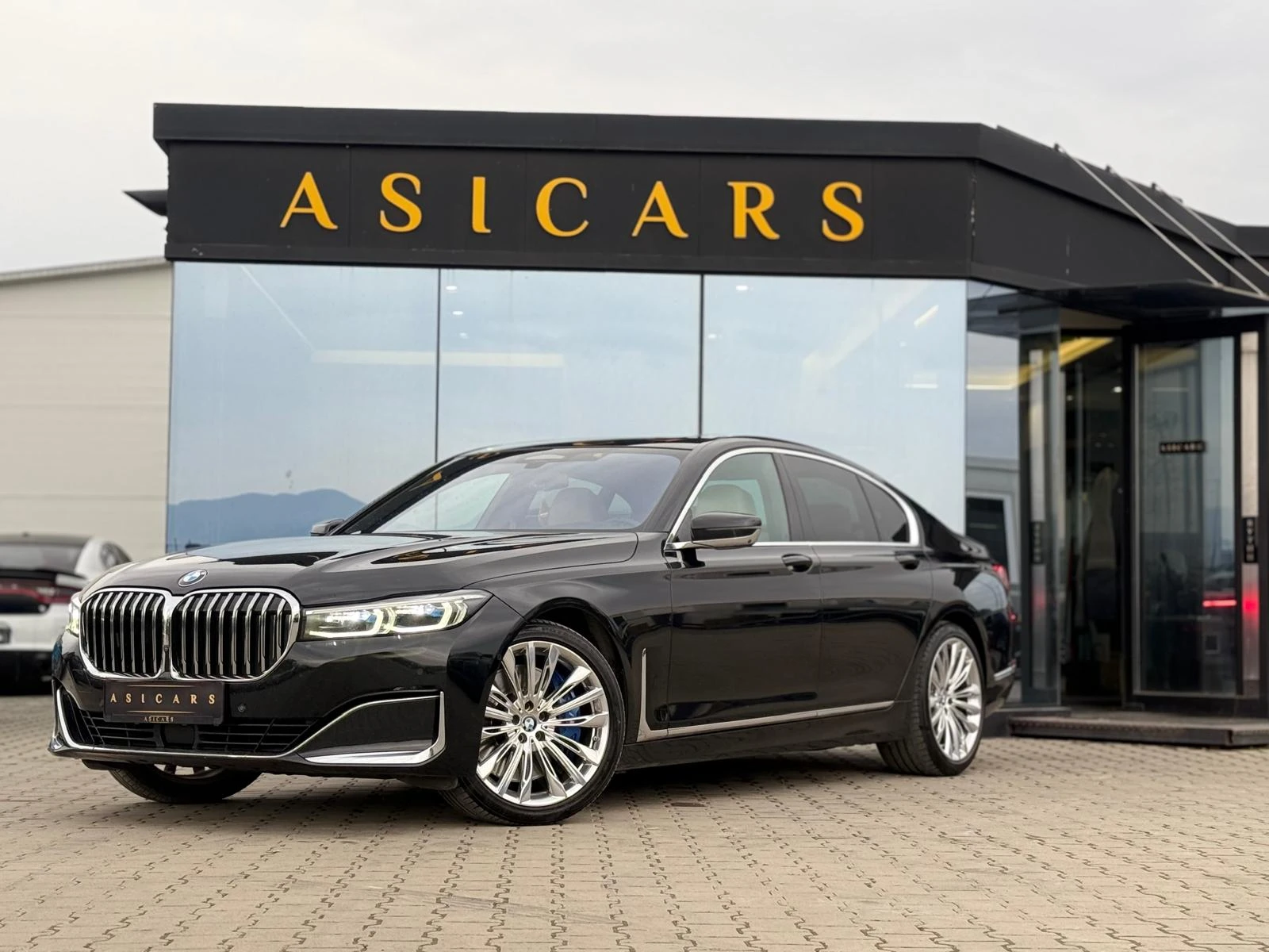 BMW 730 / XDRIVE / 286HP / LASER / MASSAGE / 360 CAMERA /  | Mobile.bg — изображение 1