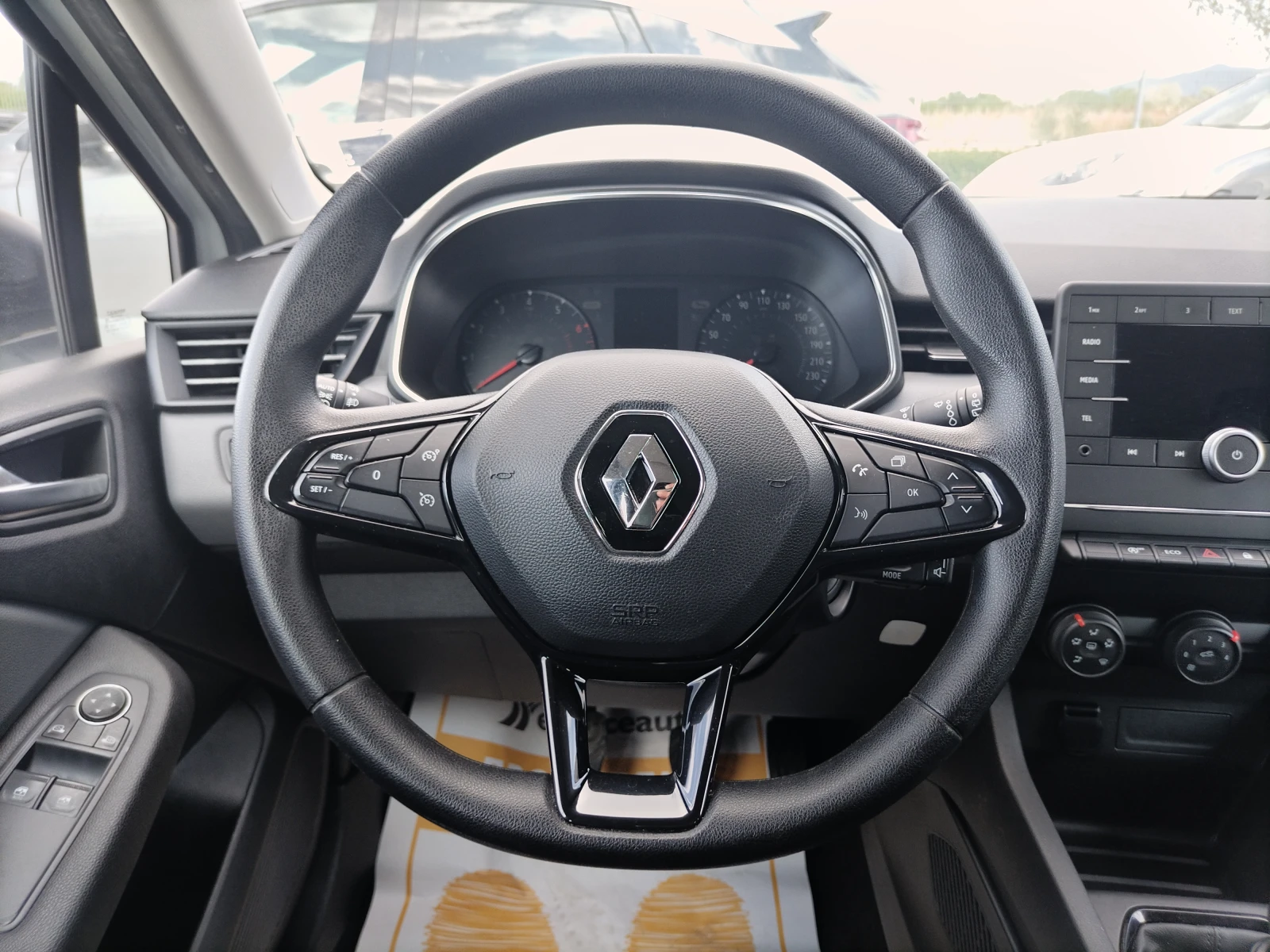 Renault Clio 1.0TCe/ 100к.с./Life - изображение 9