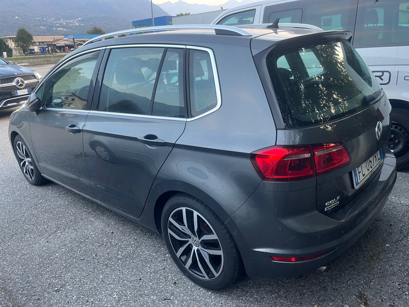 VW Sportsvan 14500km Като Нова - изображение 3