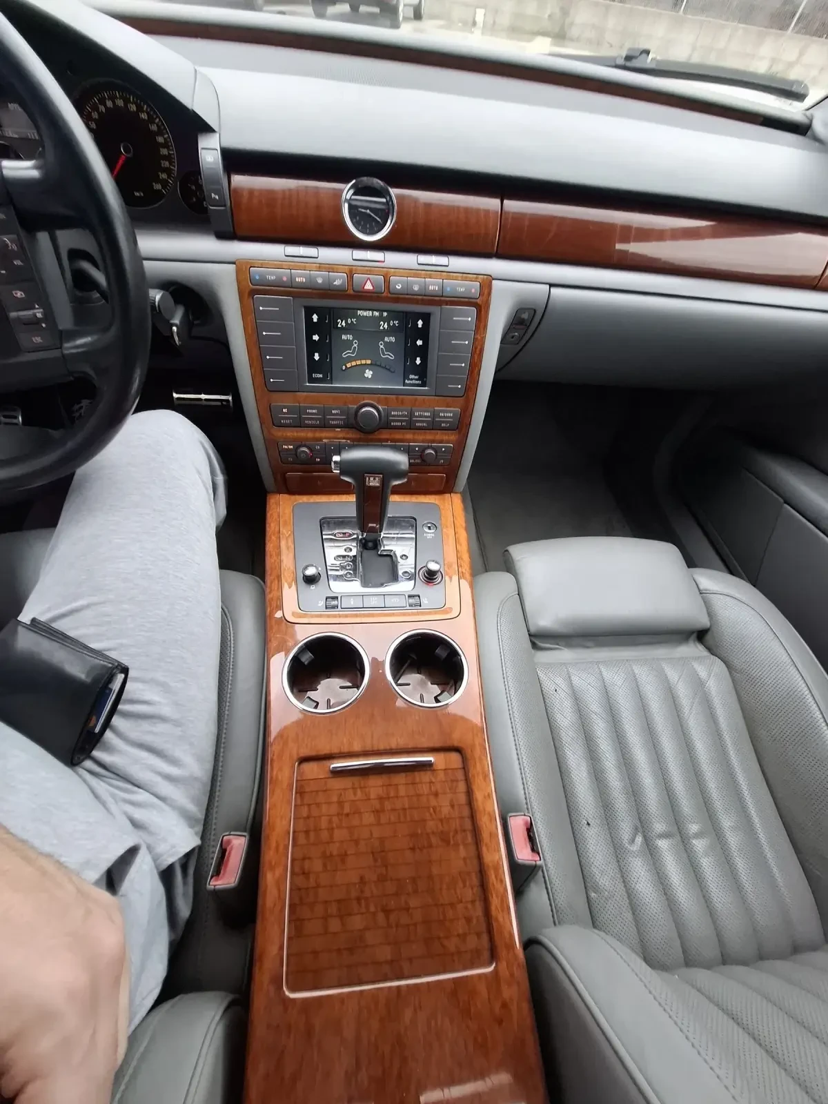 VW Phaeton 3.2 Long ГАЗ, Бартер, снимка 3 - Автомобили и джипове - 53869935