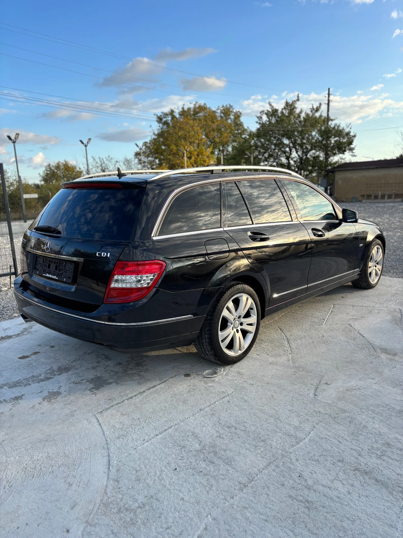 Mercedes-Benz C 220, снимка 2 - Автомобили и джипове - 54195859