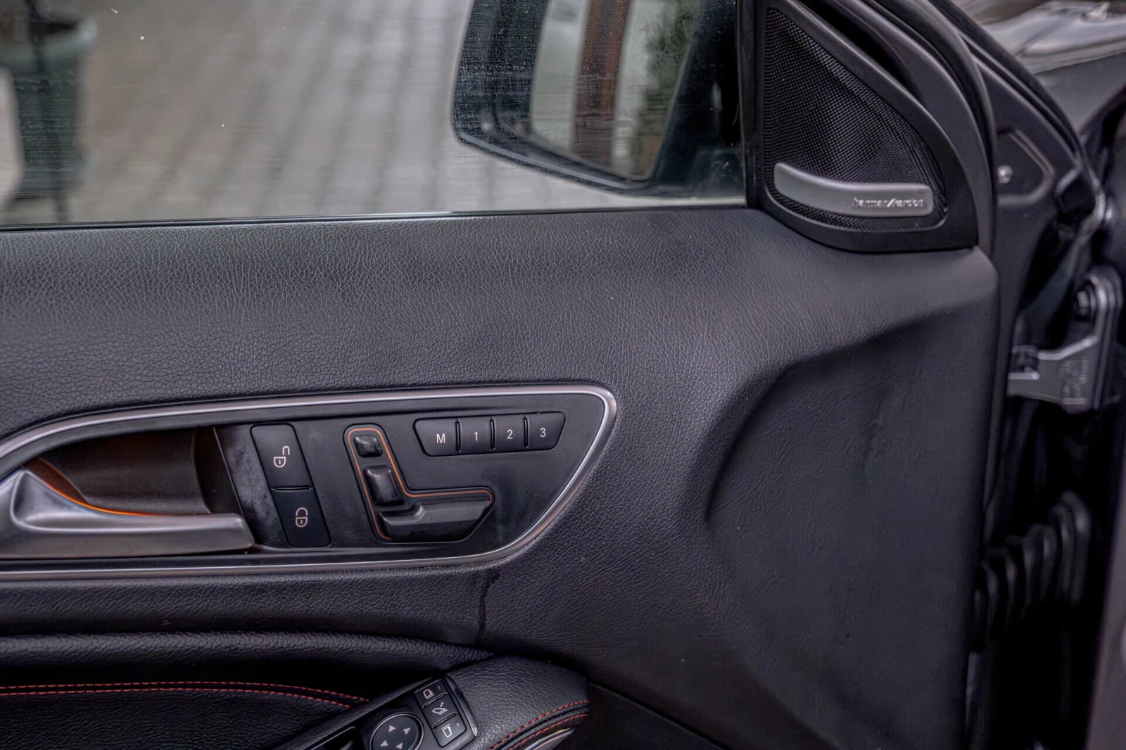 Mercedes-Benz A45 AMG 4Matic/F1/Harman Kardon/Камера/Карбон/Подгрев, снимка 8 - Автомобили и джипове - 54663496