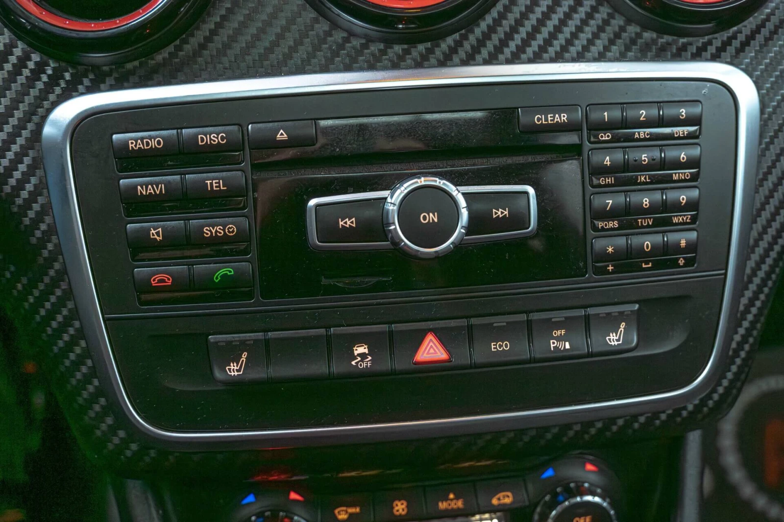 Mercedes-Benz A45 AMG 4Matic/F1/Harman Kardon/Камера/Карбон/Подгрев, снимка 12 - Автомобили и джипове - 54663496