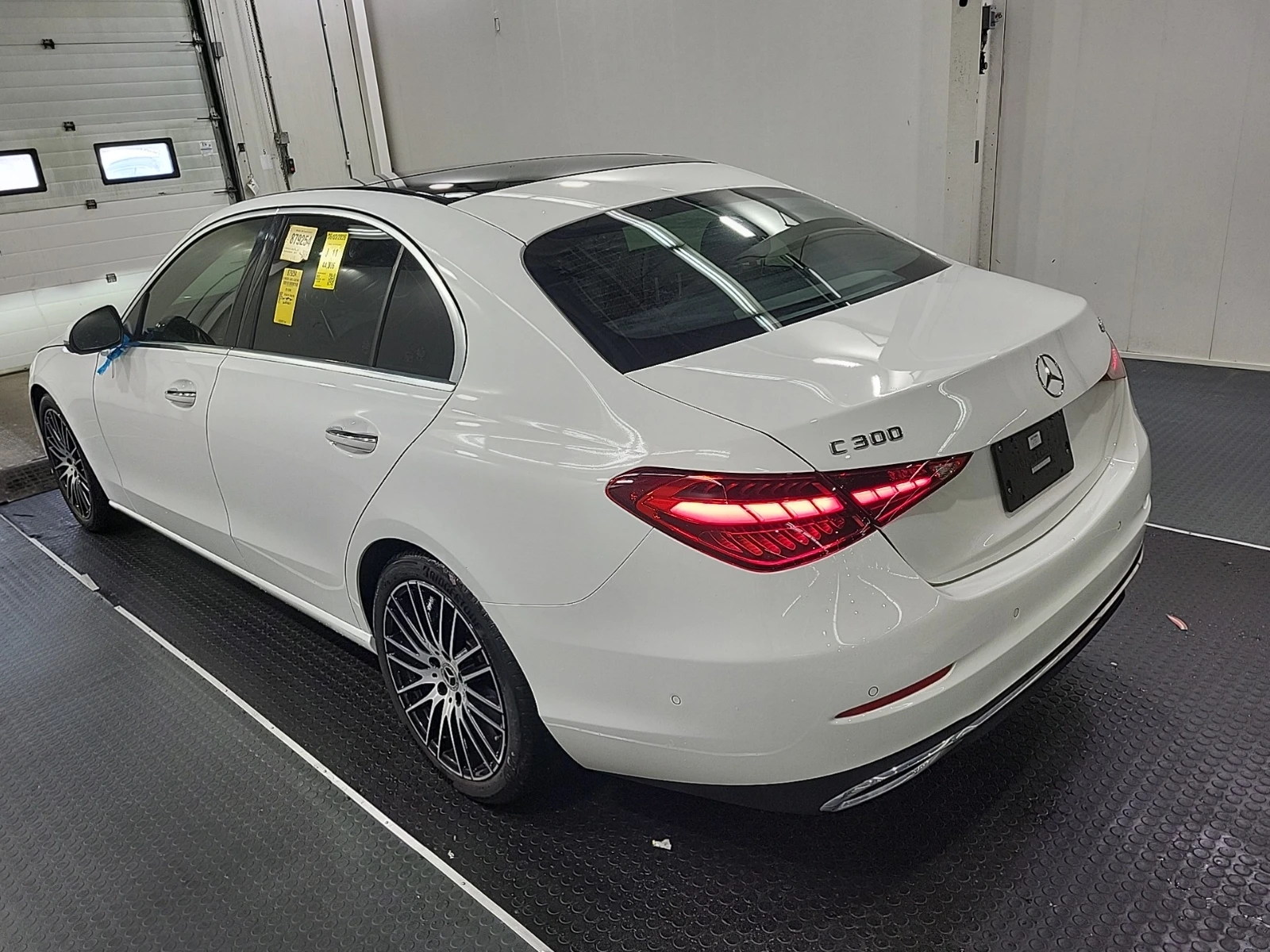 Mercedes-Benz C 300 Blind Spot  * CARFAX * АВТО КРЕДИТ * , снимка 4 - Автомобили и джипове - 54756278