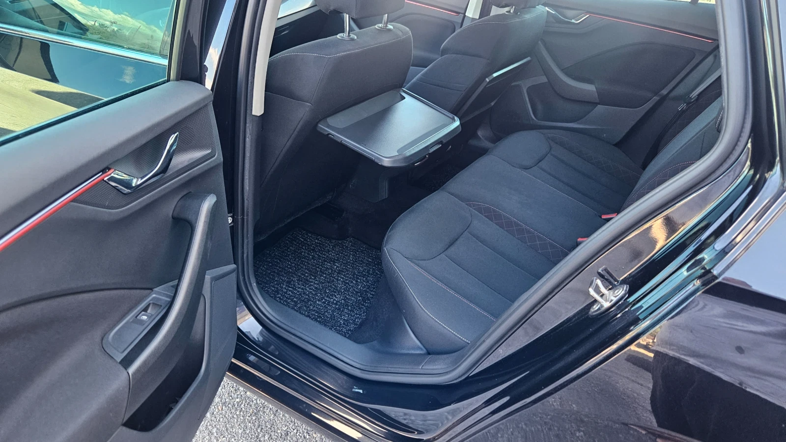 Skoda Scala 63000 км., снимка 8 - Автомобили и джипове - 54905429