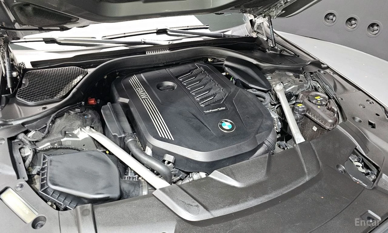 BMW 740 M* SPORT* LASER* ДИСТРОНИК* ХЕДЪП* МАСАЖ* , снимка 17 - Автомобили и джипове - 55379909