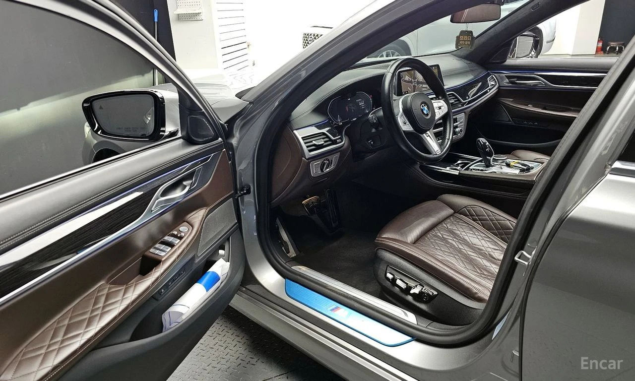 BMW 740 M* SPORT* LASER* ДИСТРОНИК* ХЕДЪП* МАСАЖ* , снимка 5 - Автомобили и джипове - 55379909