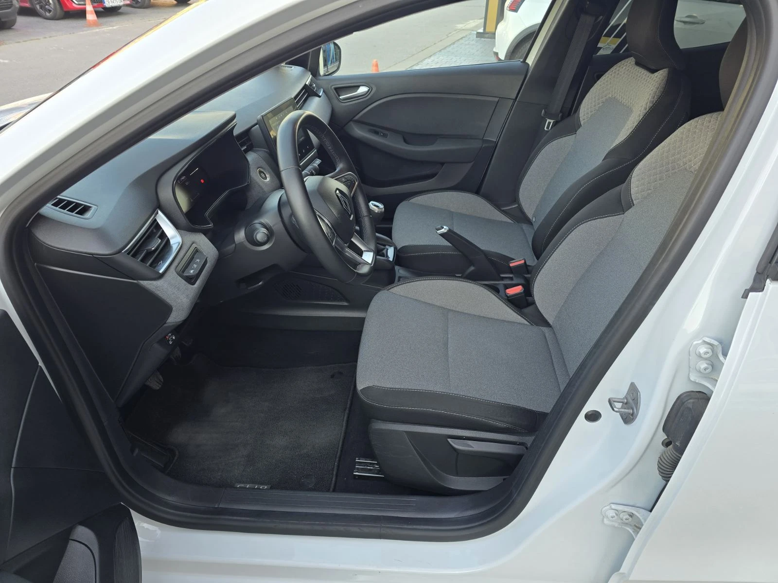 Renault Clio 1.0 TCe 100 LPG, снимка 13 - Автомобили и джипове - 55561435