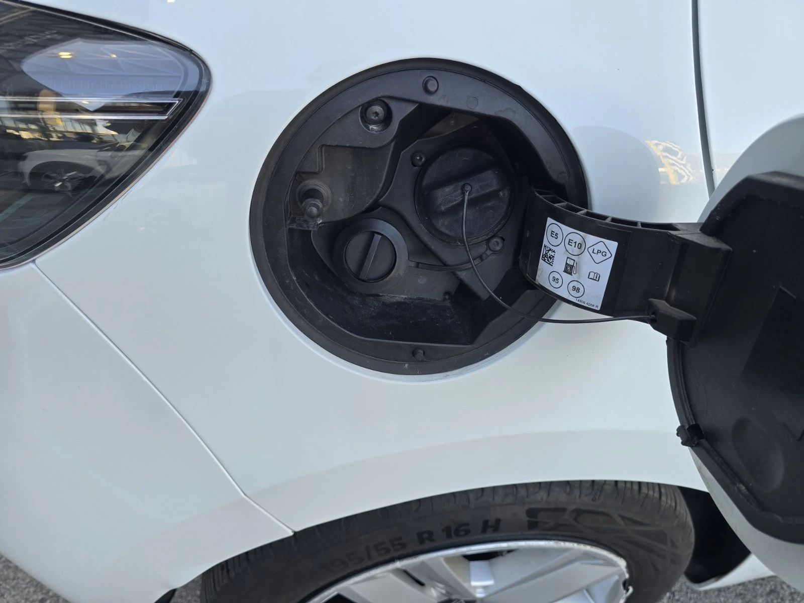 Renault Clio 1.0 TCe 100 LPG, снимка 15 - Автомобили и джипове - 55561435