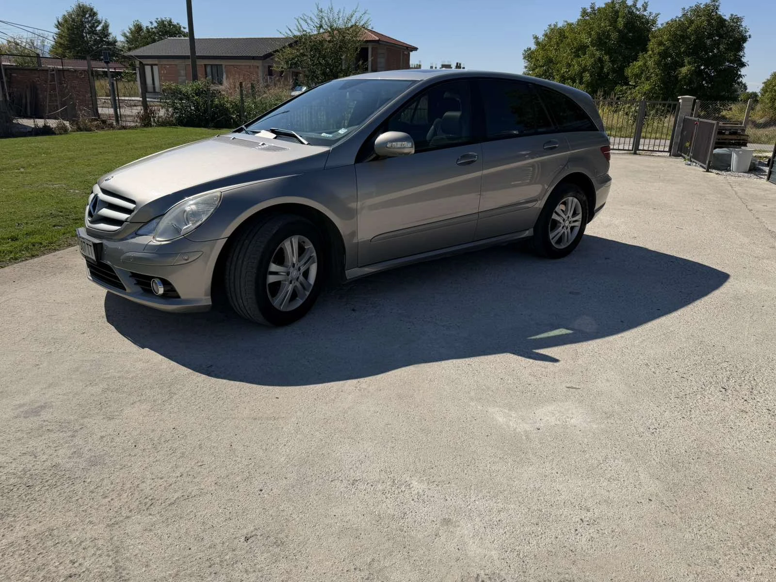 Mercedes-Benz R 320, снимка 3 - Автомобили и джипове - 56119143