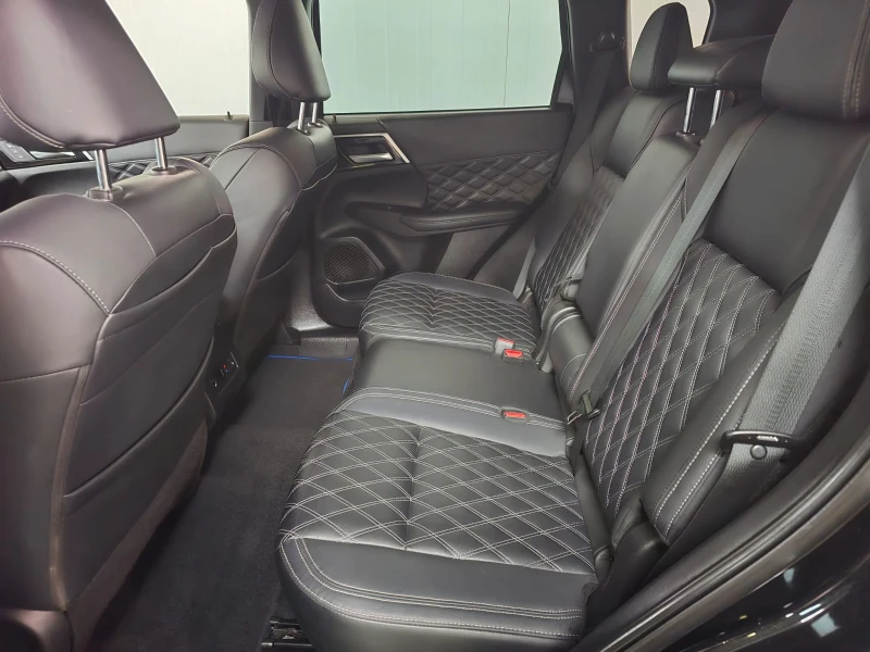 Mitsubishi Outlander  PLUG-IN HYBRID PHEV SE S-AWC, снимка 12 - Автомобили и джипове - 50280296