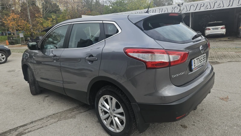 Nissan Qashqai, снимка 8 - Автомобили и джипове - 52513345