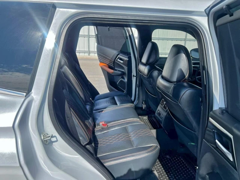 Mitsubishi Outlander, снимка 6 - Автомобили и джипове - 53173329