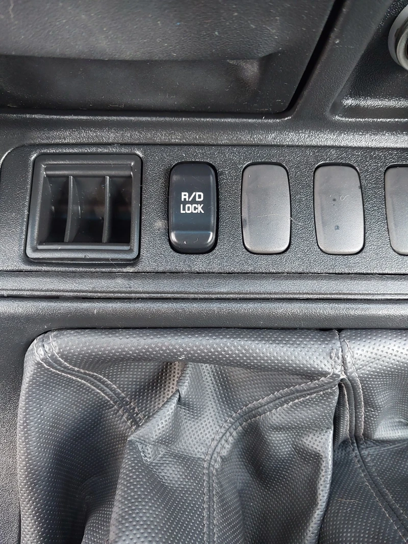 Mitsubishi Pajero 2.5- 99кс.Клима., снимка 14 - Автомобили и джипове - 53434357