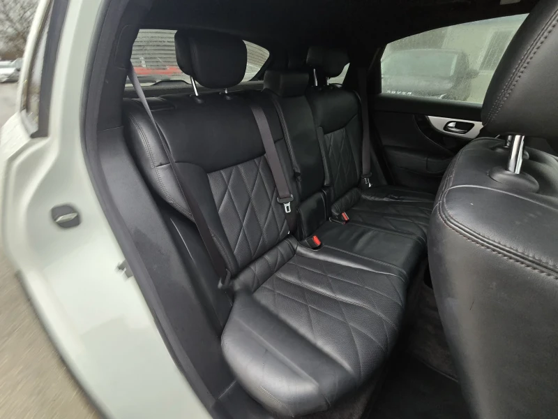 Infiniti QX70 3.0D 238к.с Топ състояние FULL, снимка 14 - Автомобили и джипове - 53510486