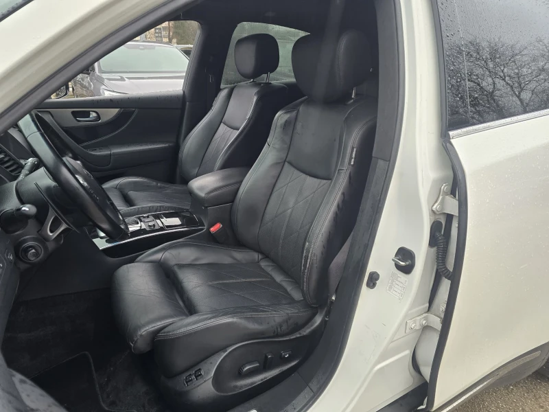 Infiniti QX70 3.0D 238к.с Топ състояние FULL, снимка 9 - Автомобили и джипове - 53510486
