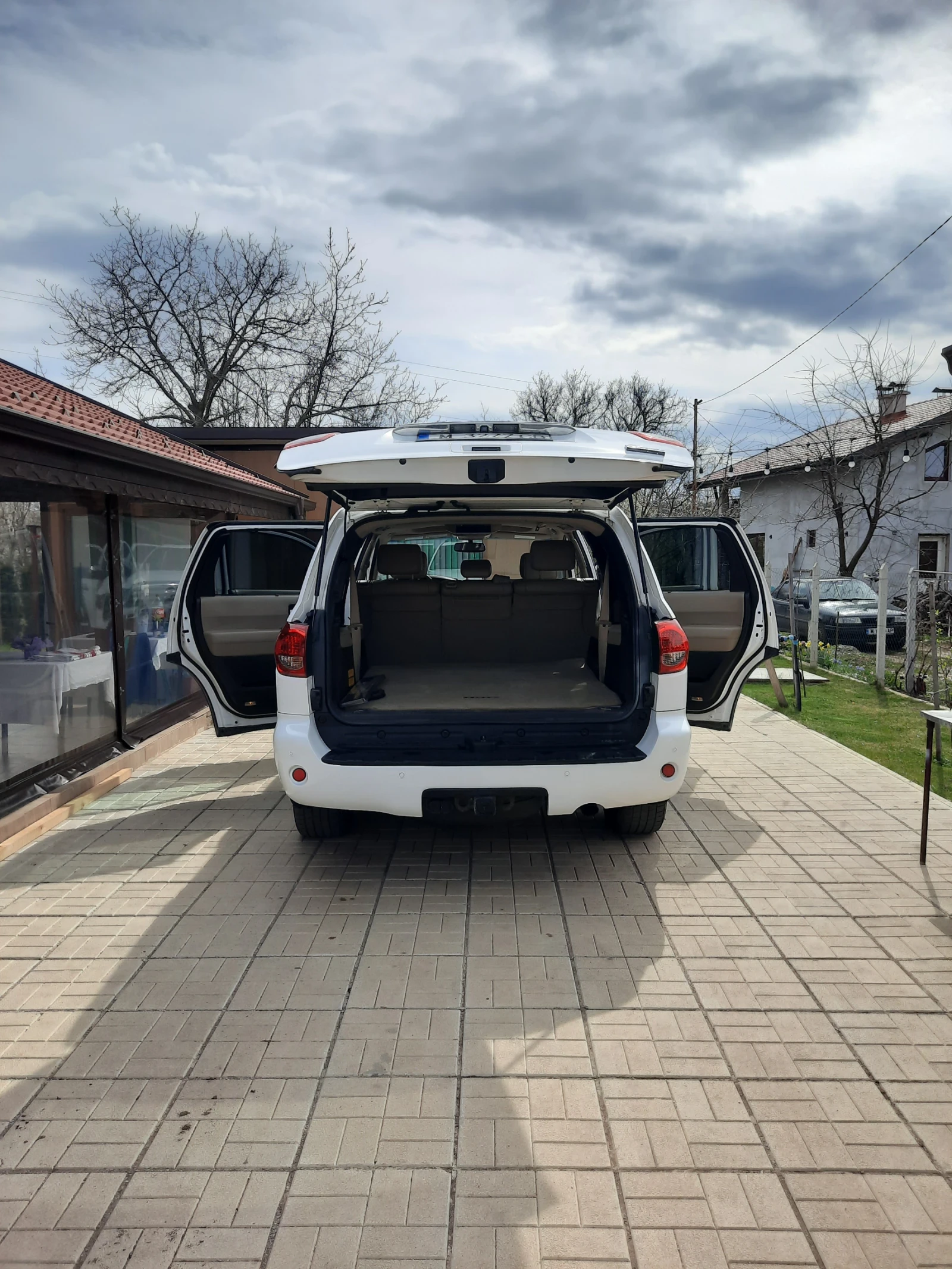 Toyota Sequoia 5.7 - изображение 10