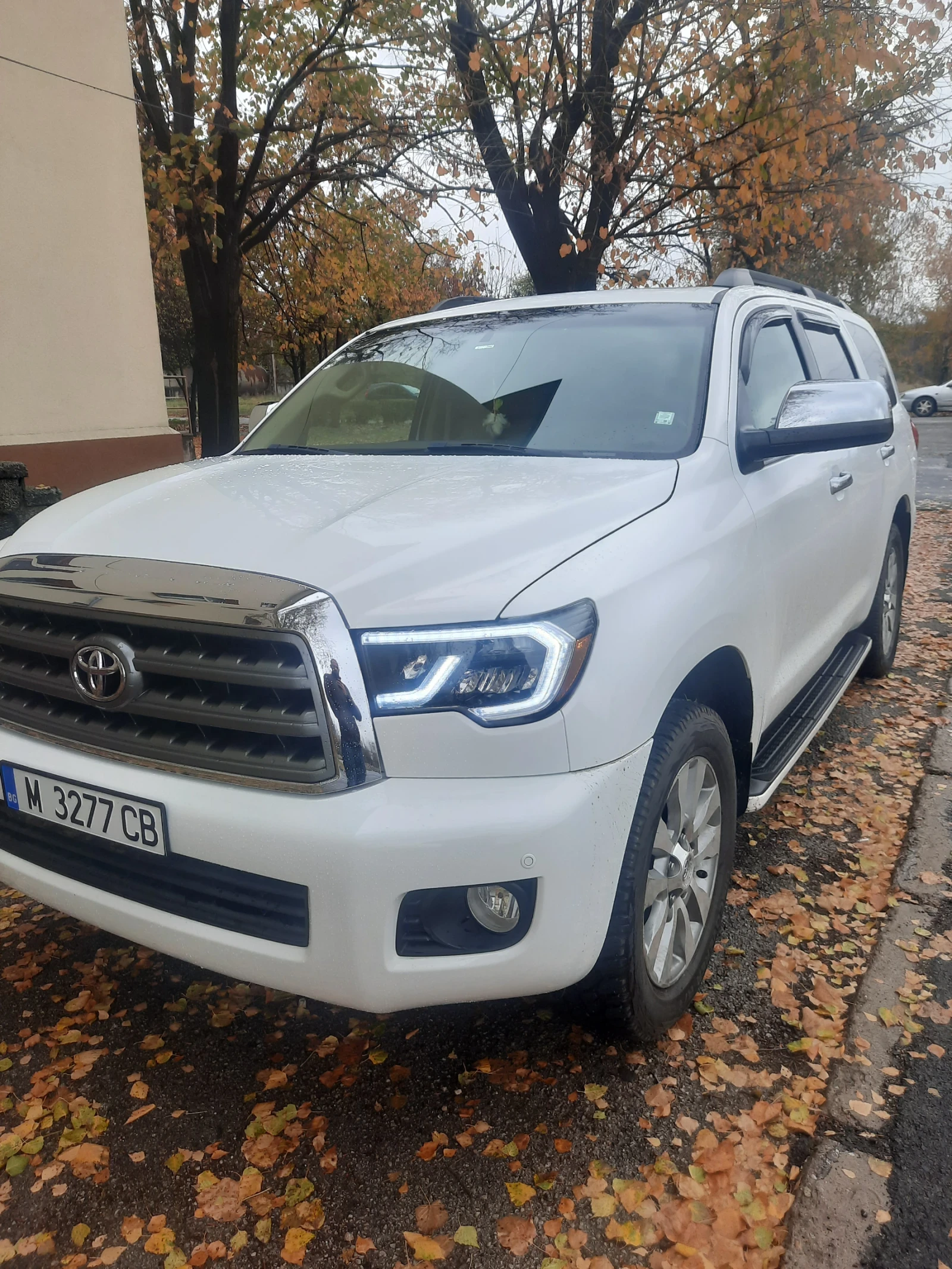 Toyota Sequoia 5.7 - изображение 3