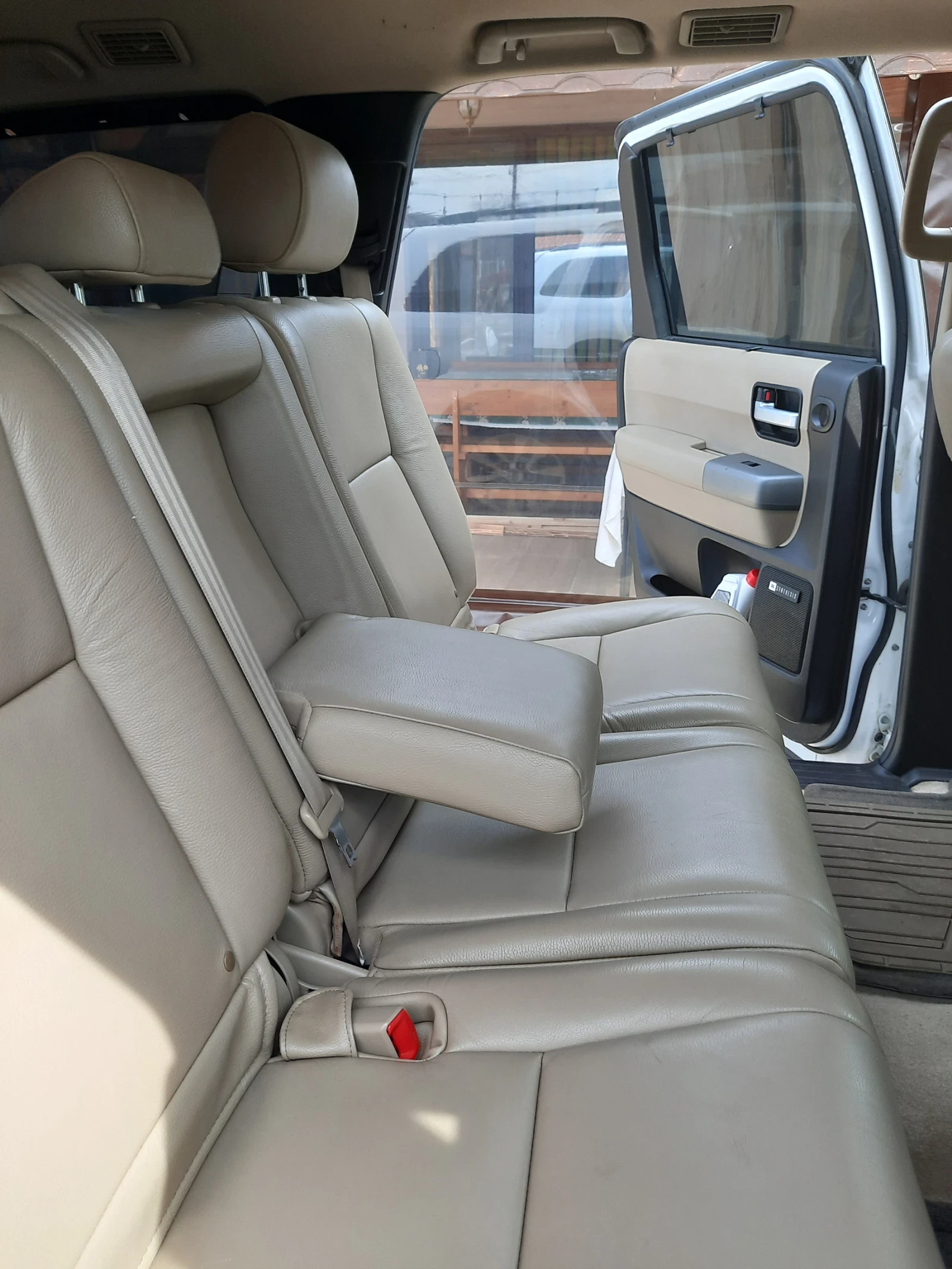 Toyota Sequoia 5.7 - изображение 6