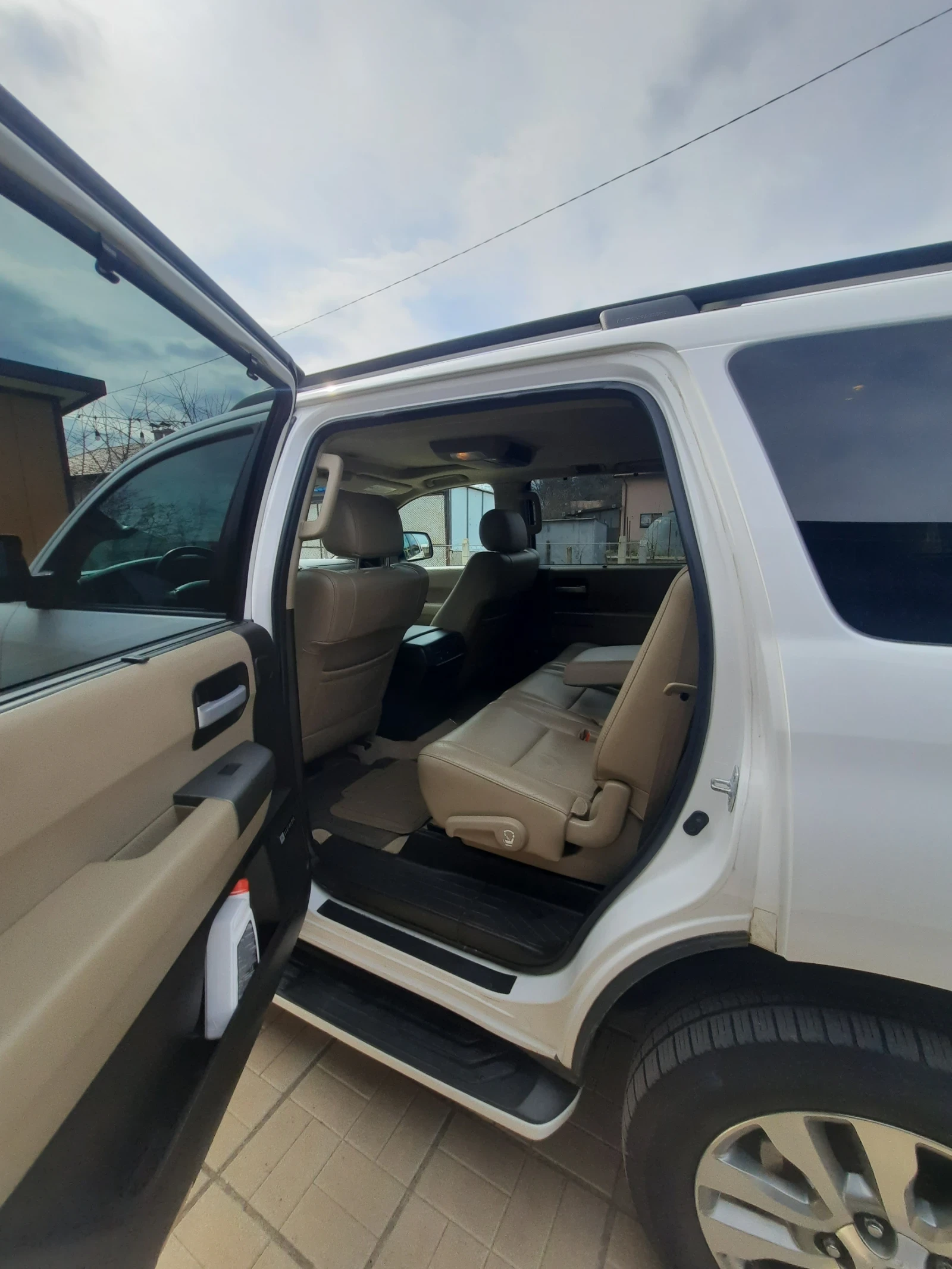 Toyota Sequoia 5.7 - изображение 4