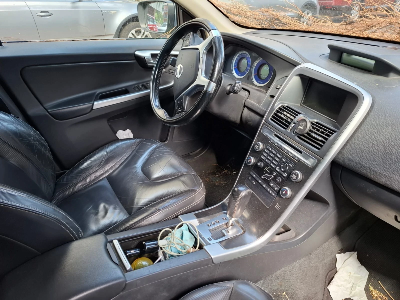 Volvo XC60 2.4D R-DISEGN - изображение 10