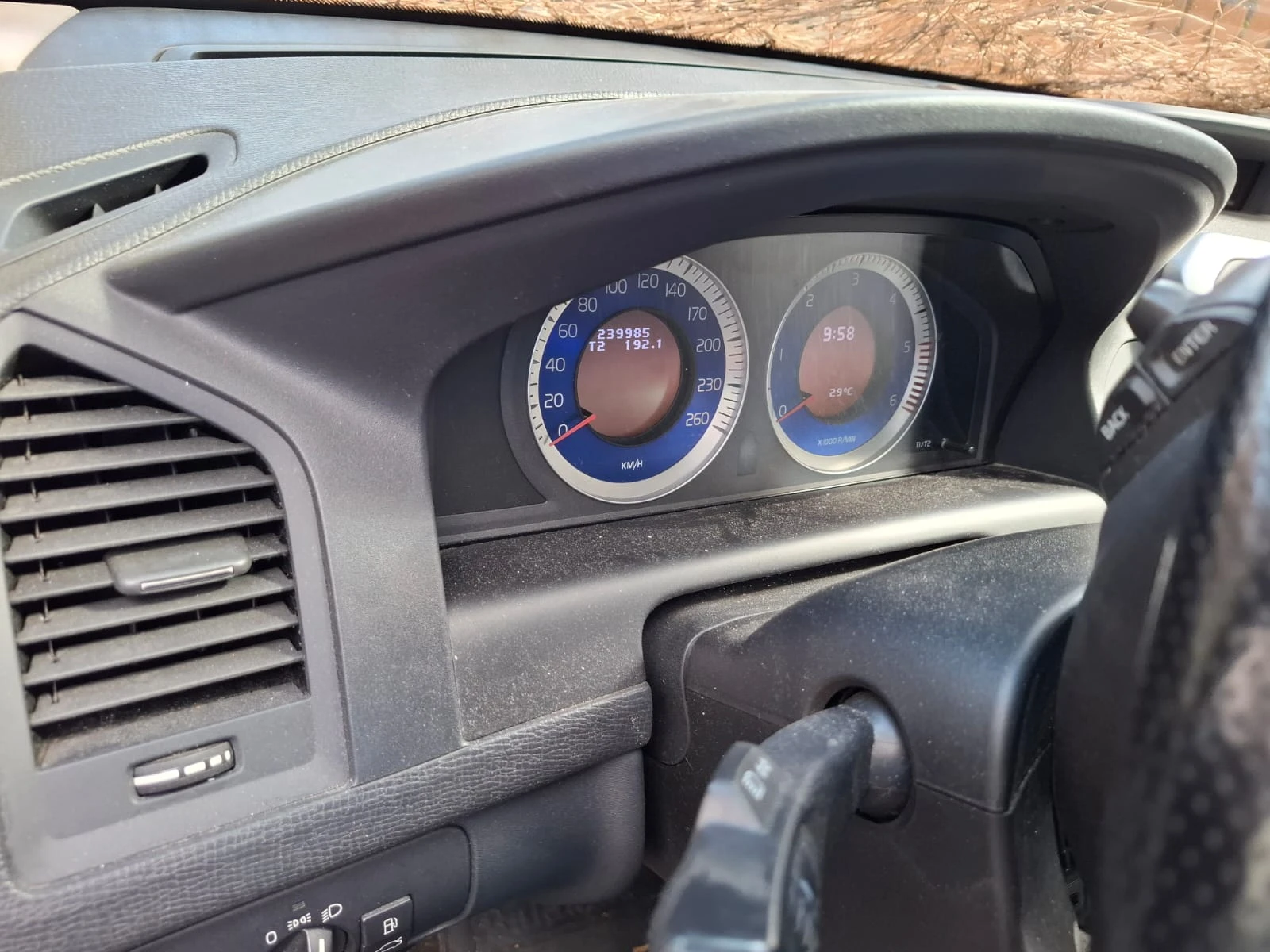 Volvo XC60 2.4D R-DISEGN - изображение 8