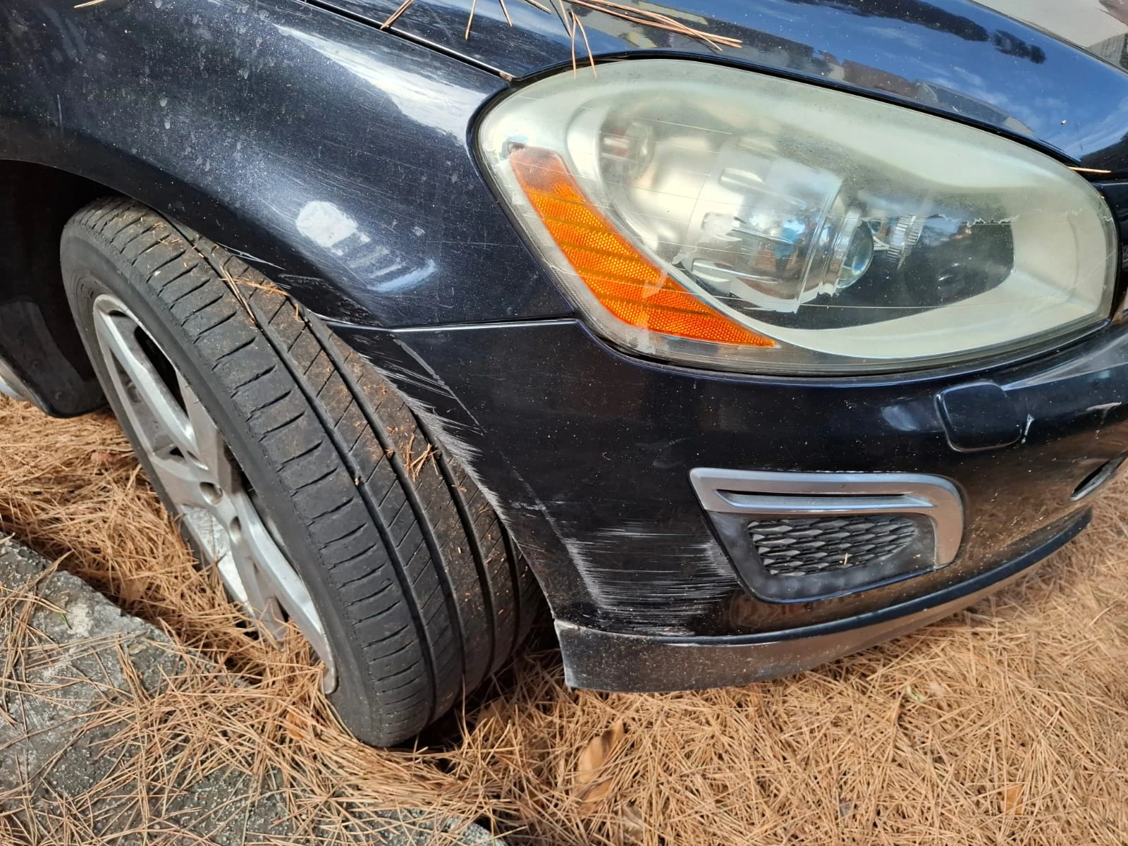 Volvo XC60 2.4D R-DISEGN - изображение 4