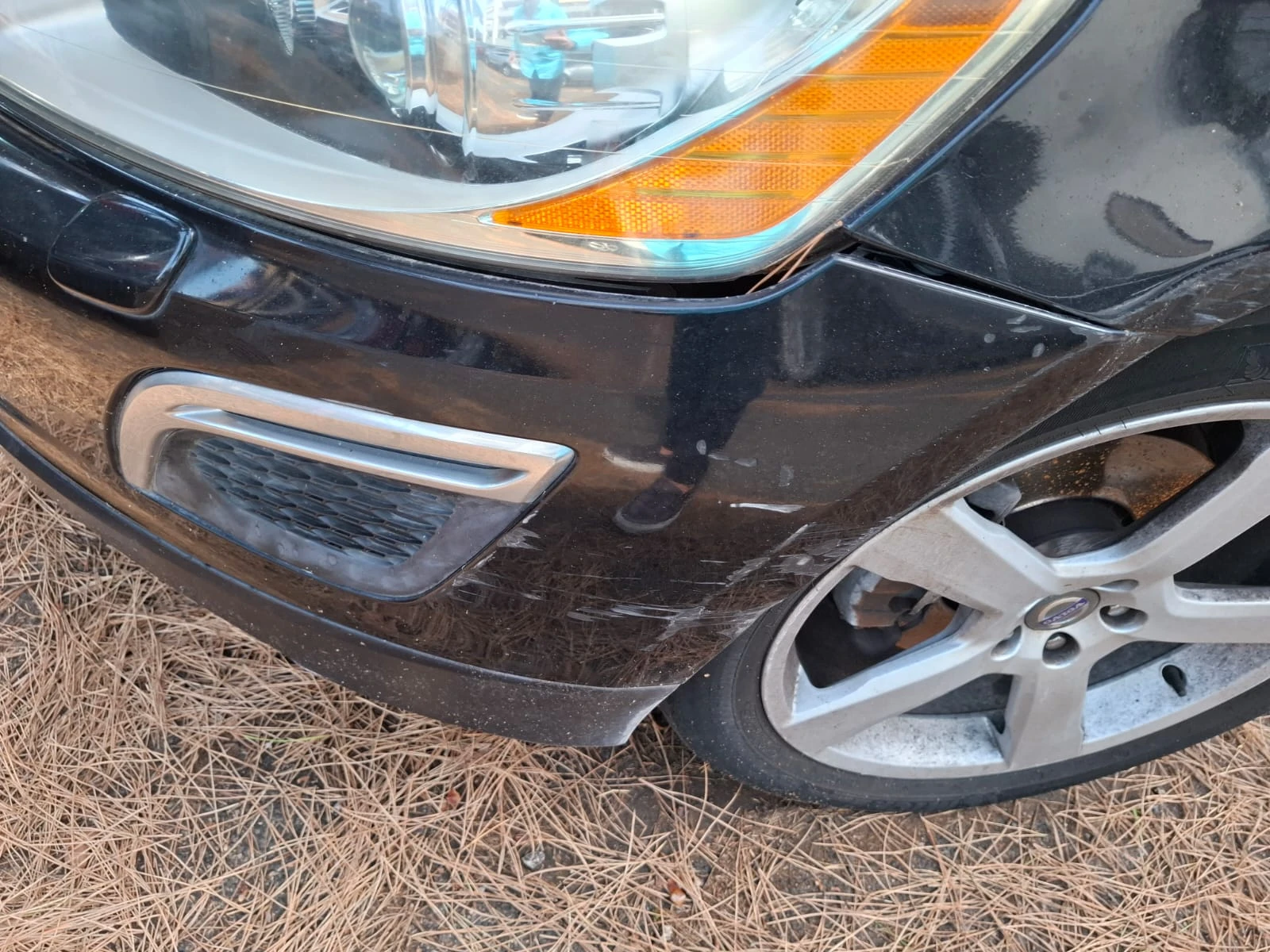 Volvo XC60 2.4D R-DISEGN - изображение 3