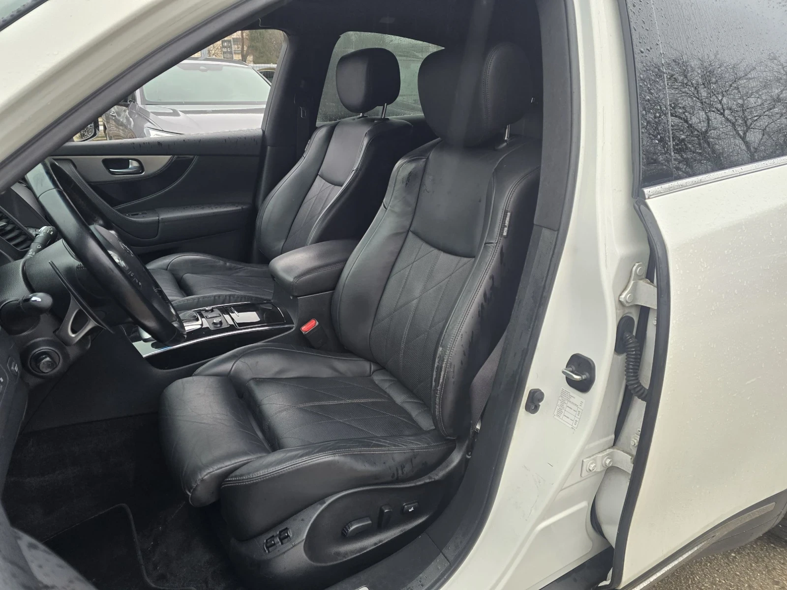 Infiniti QX70 3.0D 238к.с Топ състояние FULL - изображение 9