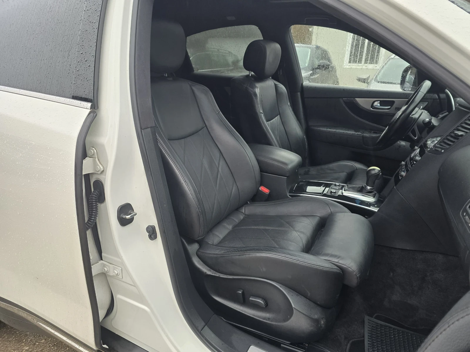 Infiniti QX70 3.0D 238�.� ��� ��������� FULL | Mobile.bg � ����������� 12