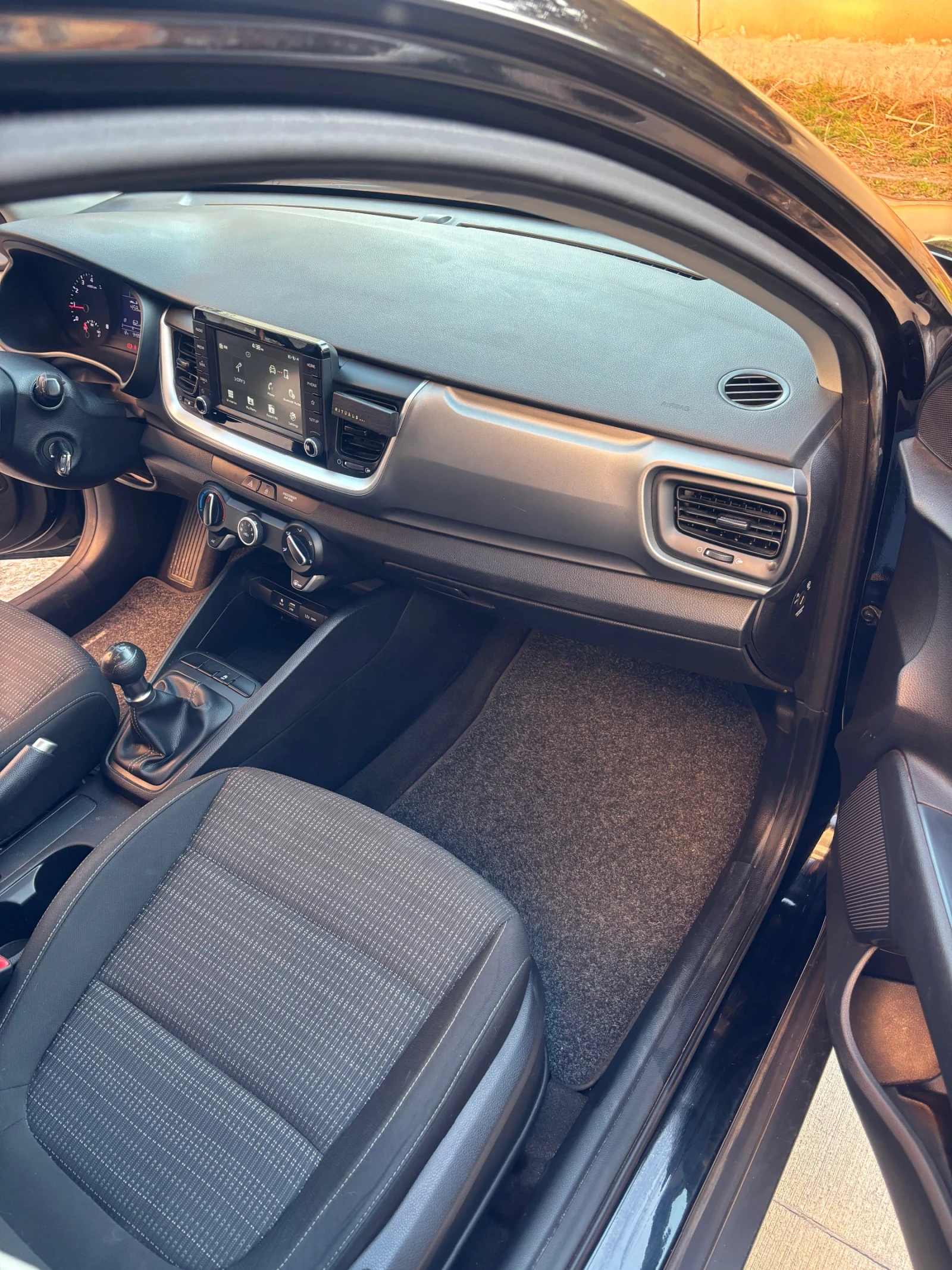 Kia Stonic, снимка 10 - Автомобили и джипове - 53648527