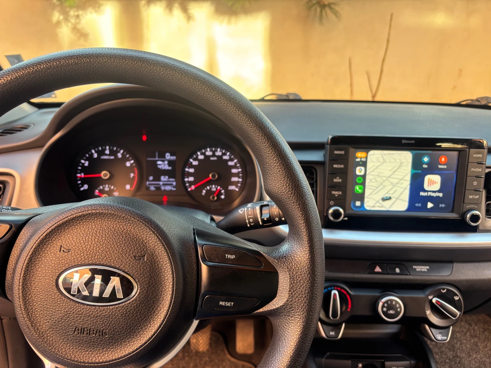 Kia Stonic, снимка 3 - Автомобили и джипове - 53648527