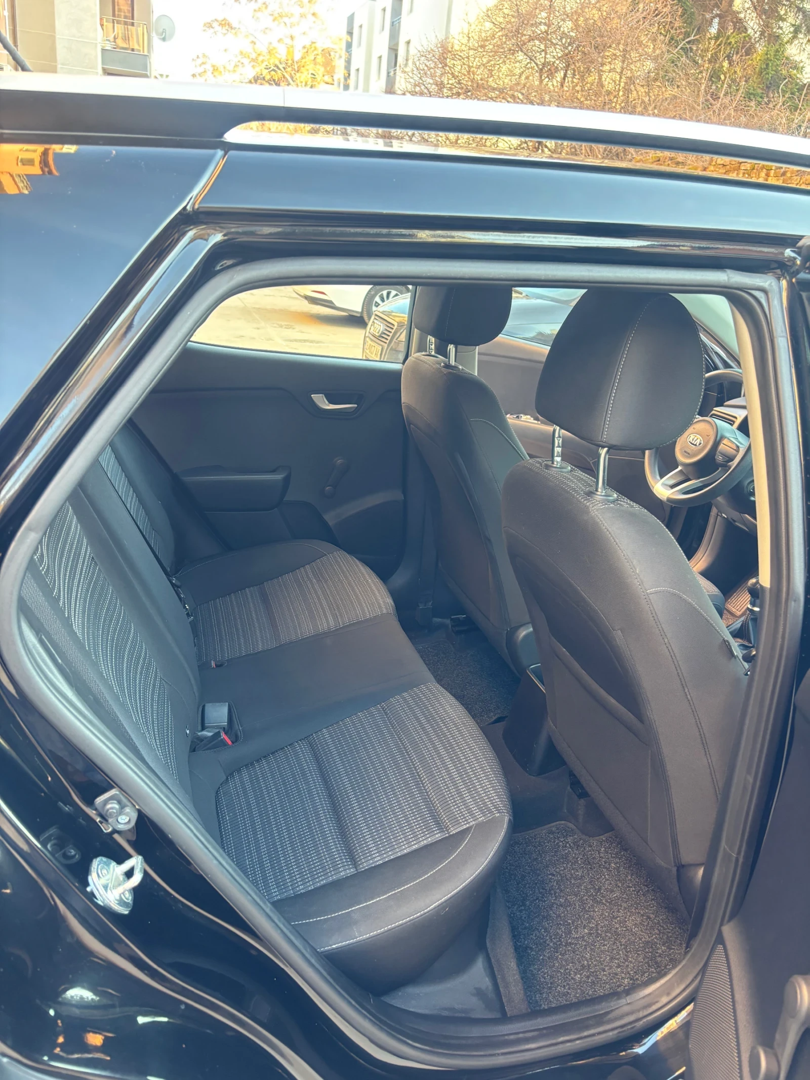 Kia Stonic, снимка 9 - Автомобили и джипове - 53648527