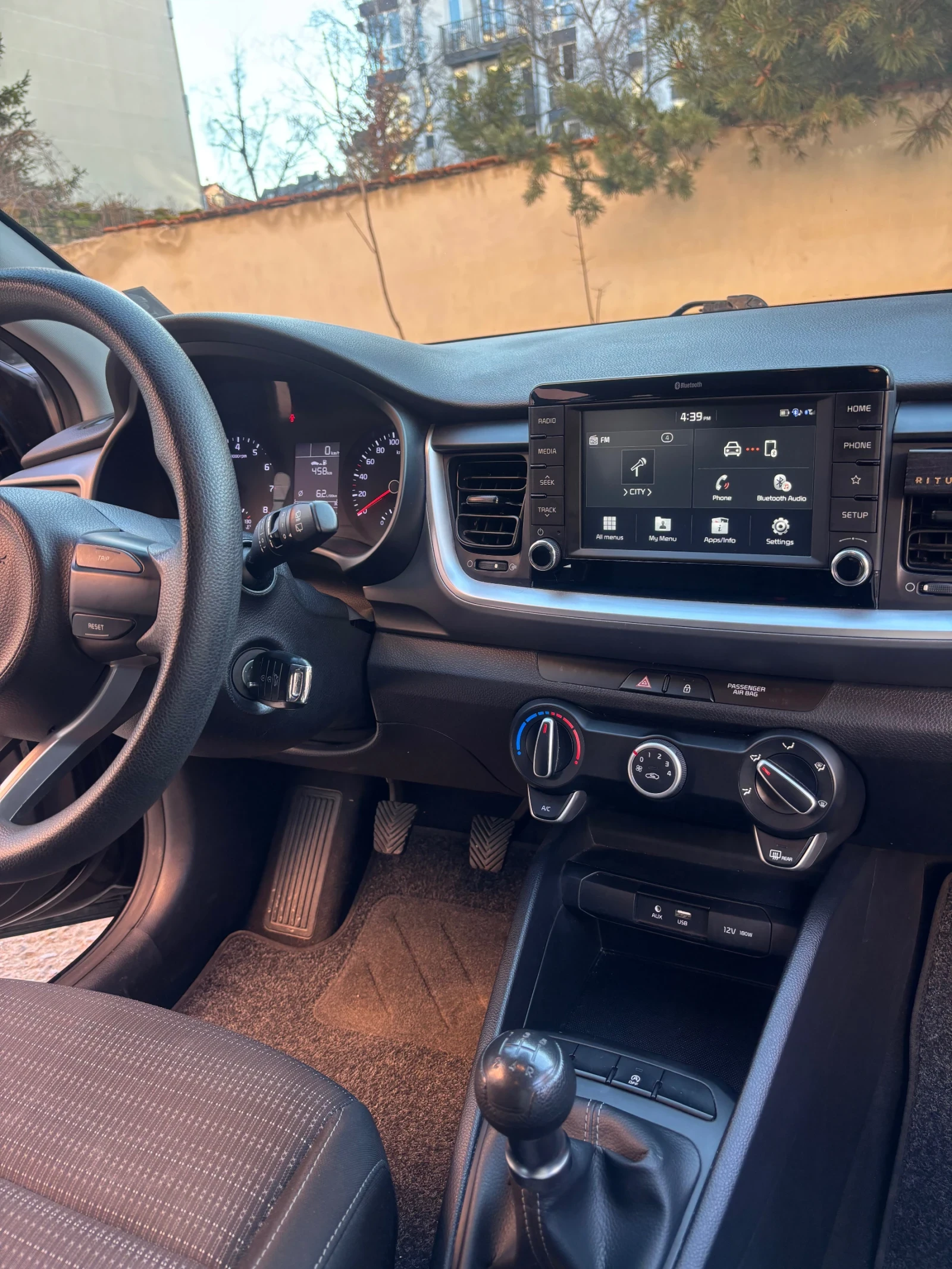 Kia Stonic, снимка 12 - Автомобили и джипове - 53648527