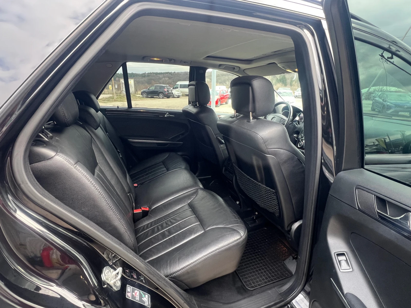 Mercedes-Benz ML 320, снимка 11 - Автомобили и джипове - 53967832