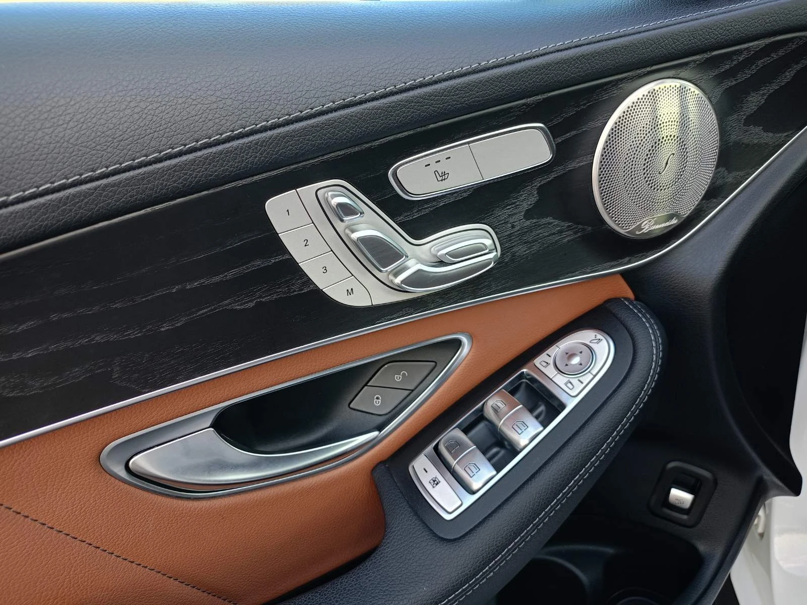 Mercedes-Benz GLC 43 AMG AMG/4 MATIC/designo/ COUPE, снимка 13 - Автомобили и джипове - 54683116